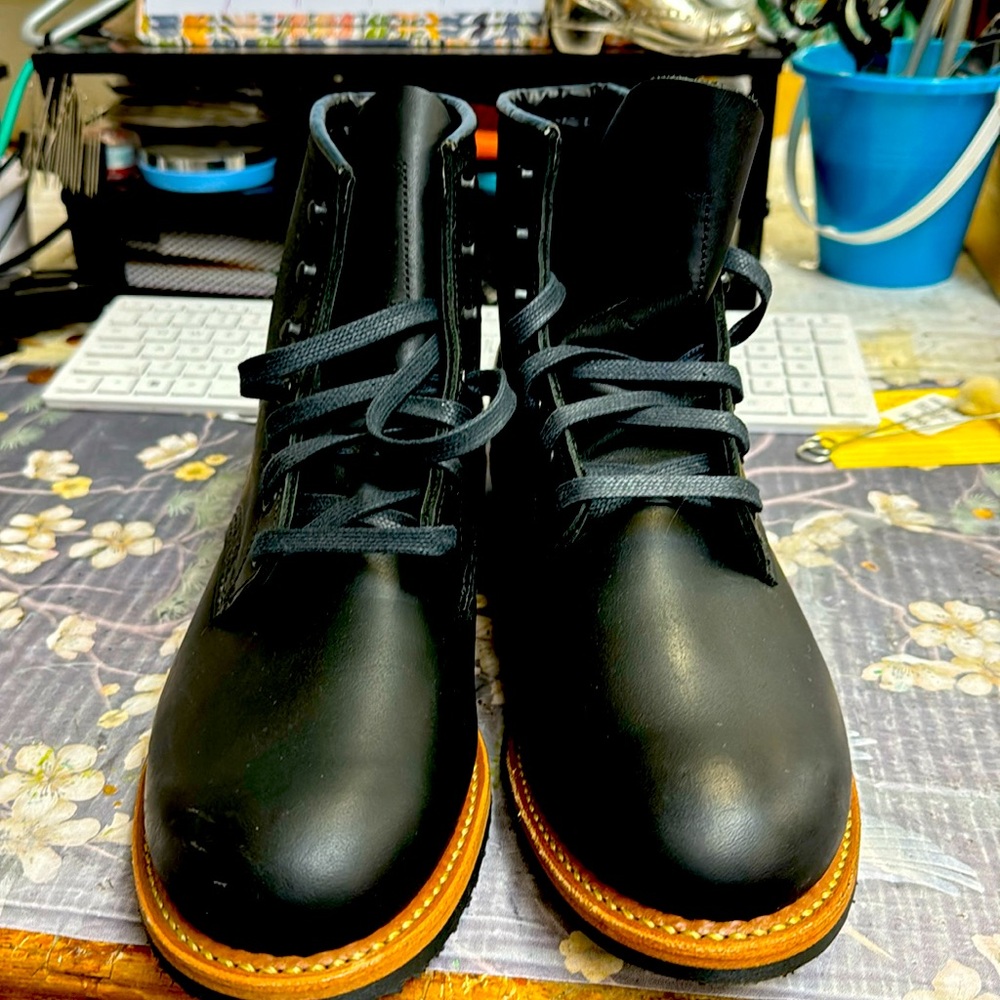 Redwing black leather boots size 9D